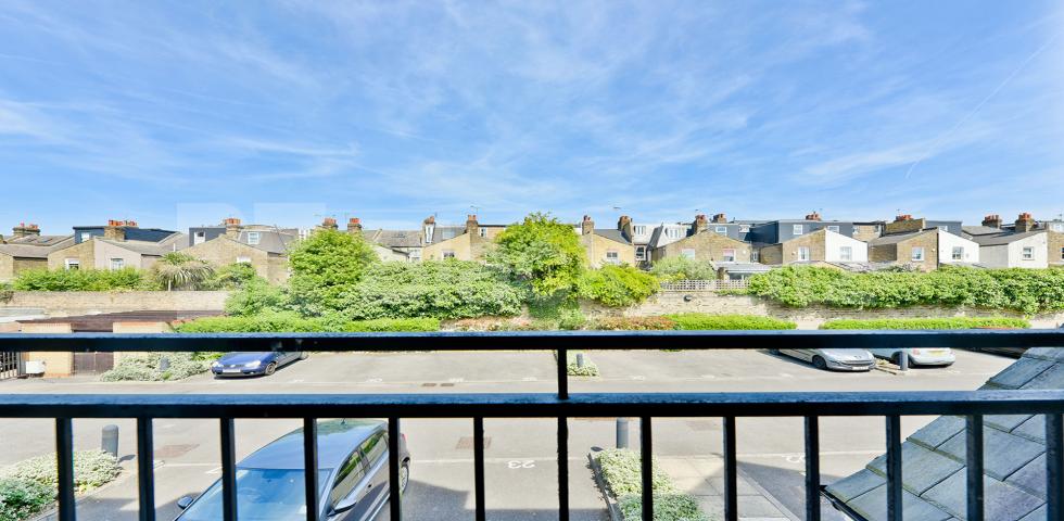 			NEW INSTRUCTION  (Includes Private Gated Parking), 1 Bedroom, 1 bath, 1 reception Apartment			 Wells Place, Kingham Close, Earlsfield